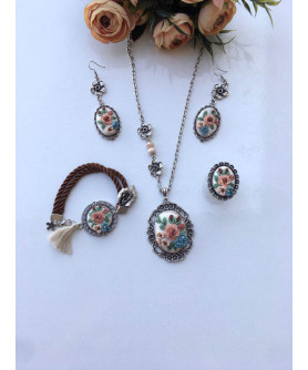 Lucile - Rococo Jewellery with Flower Embroidery
