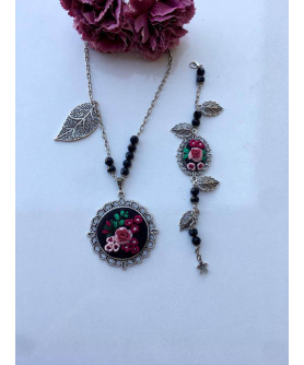 Claudia - Rococo Jewellery with Flower Embroidery